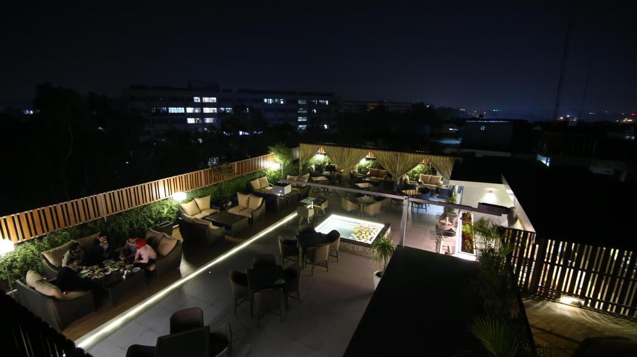 ホテル シティ ハート プレミアム Chandīgarh エクステリア 写真